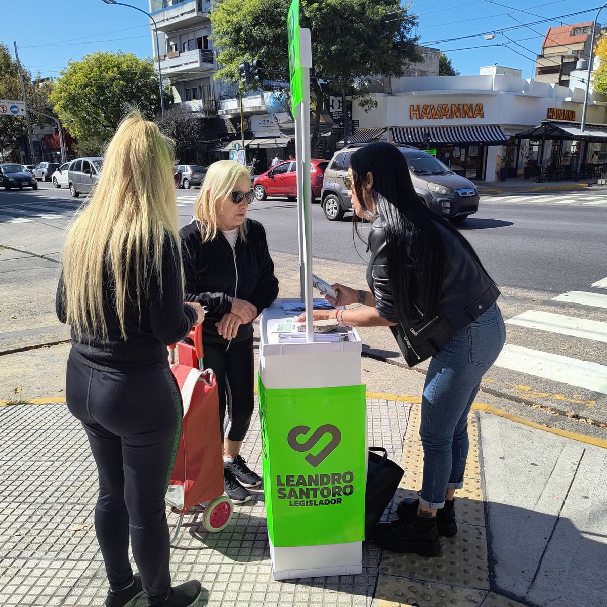 NEParticipacion's tweet photo. » En todos los barrios de la Ciudad para ponerle un freno al abandono y a la crueldad.

#EsAhoraBuenosAires 💚 https://t.co/goKrc8tHIN