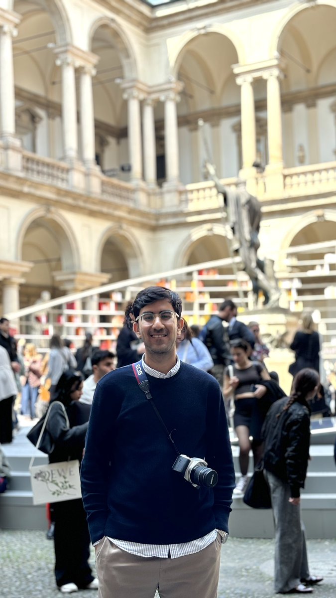 EAliyee's tweet image. فروردین؟