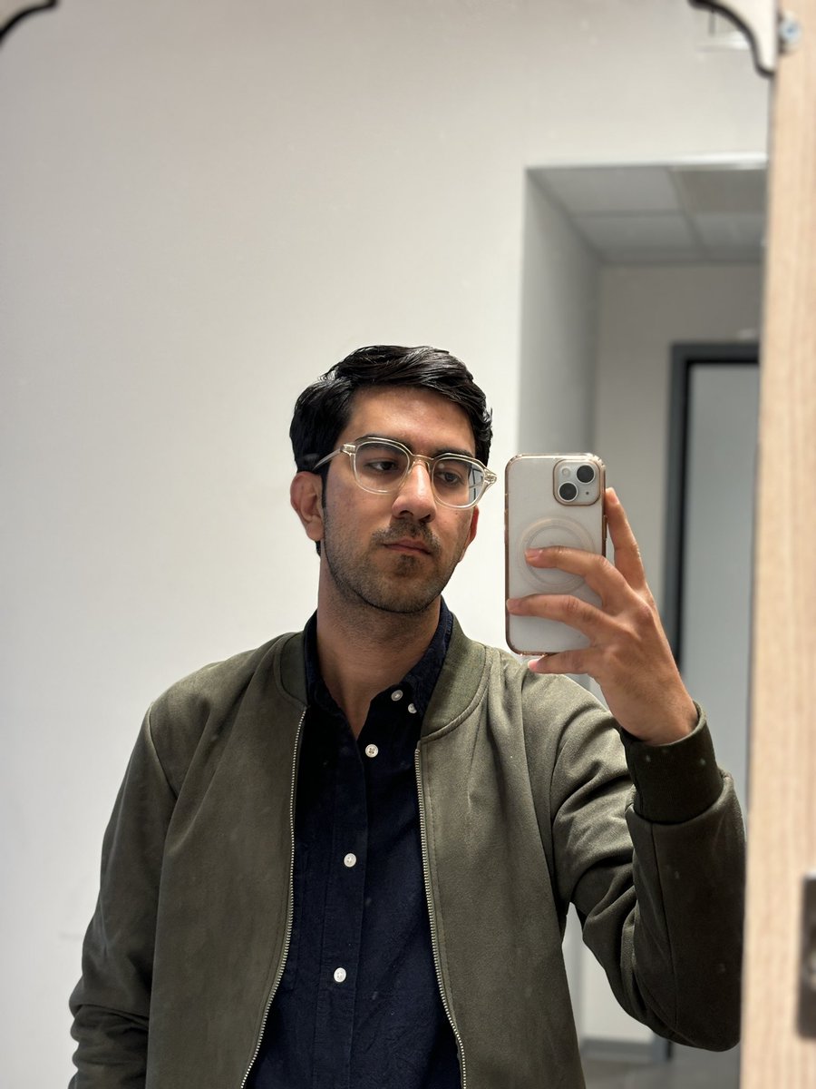 EAliyee's tweet image. فروردین؟