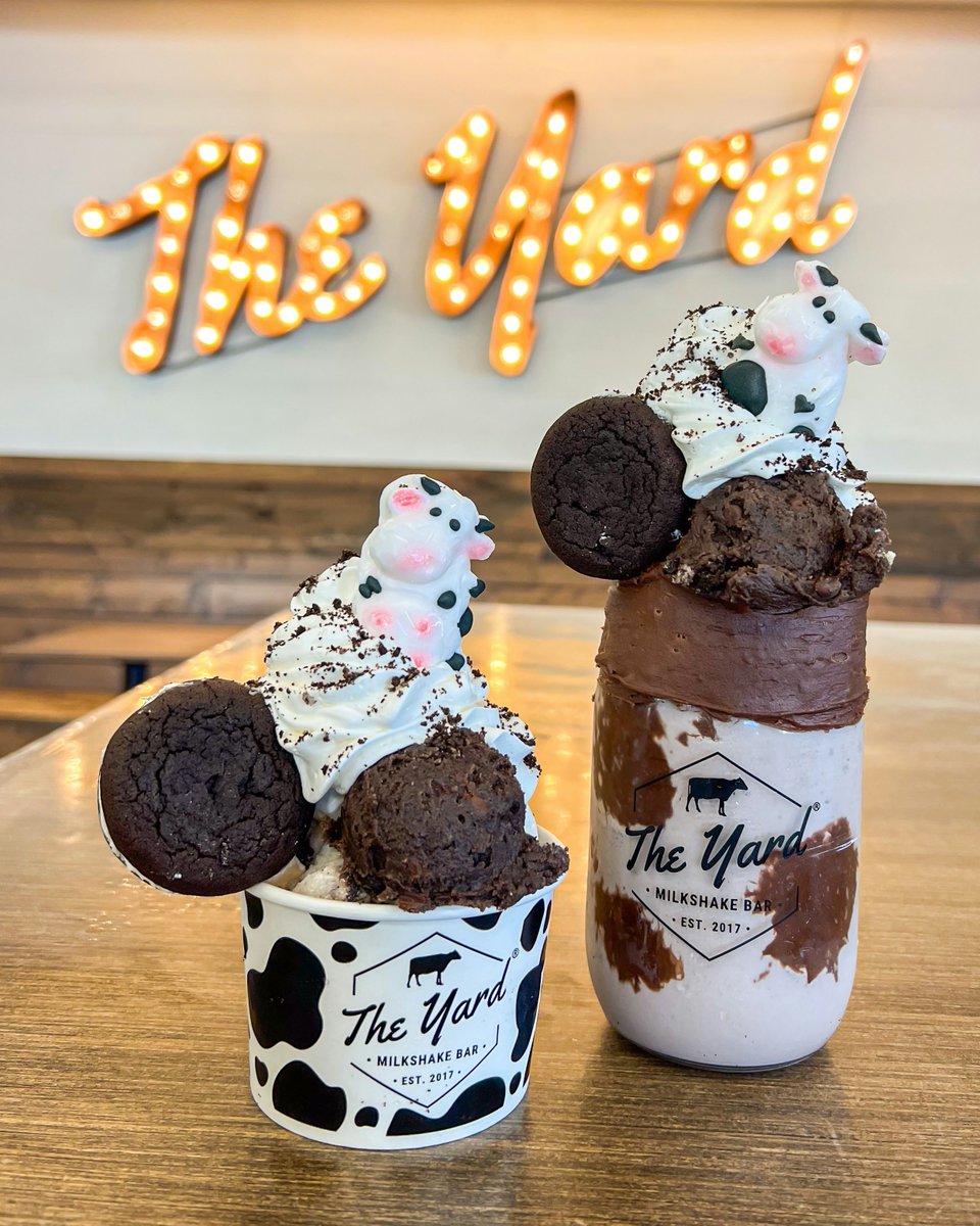 theyardMB's tweet image. Holy cow...I'm in love. 😍 

#MOOShake #AprilSpecial #TheYardMilkshakeBar 
OREO and the OREO Wafer Design are trademarks of Mondelēz International group, used under license.