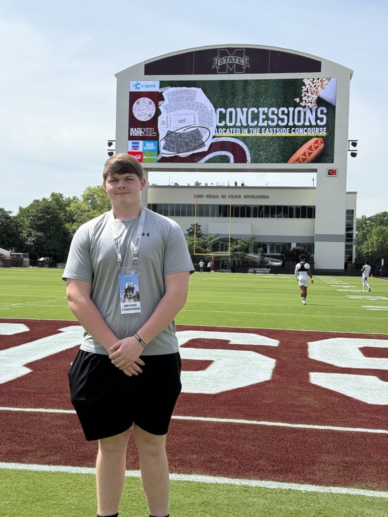 Sandersonb77FB's tweet image. I enjoyed my visit today @HailStateFB @CoachUno1 @LoadholtPhil @Coach_Ajax