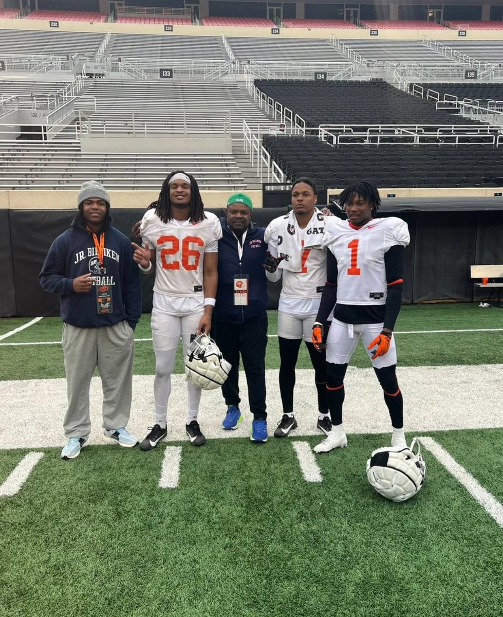 AnthonyBusby_'s tweet image. Great Unofficial Visit today at OSU spring game had a really great time seeing my guys getting at it and amazing facilities! #GoPokes
@CoachJG_ @Coach_CPatt
@SLUHfootball @CoachAdamCruz1
@Jerrystan08 @Excel360Footba1