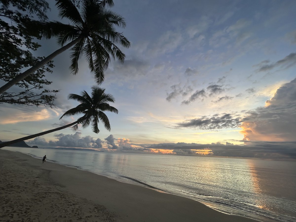 มาเดินเล่นด้วยกันครับ 🌊🌤️