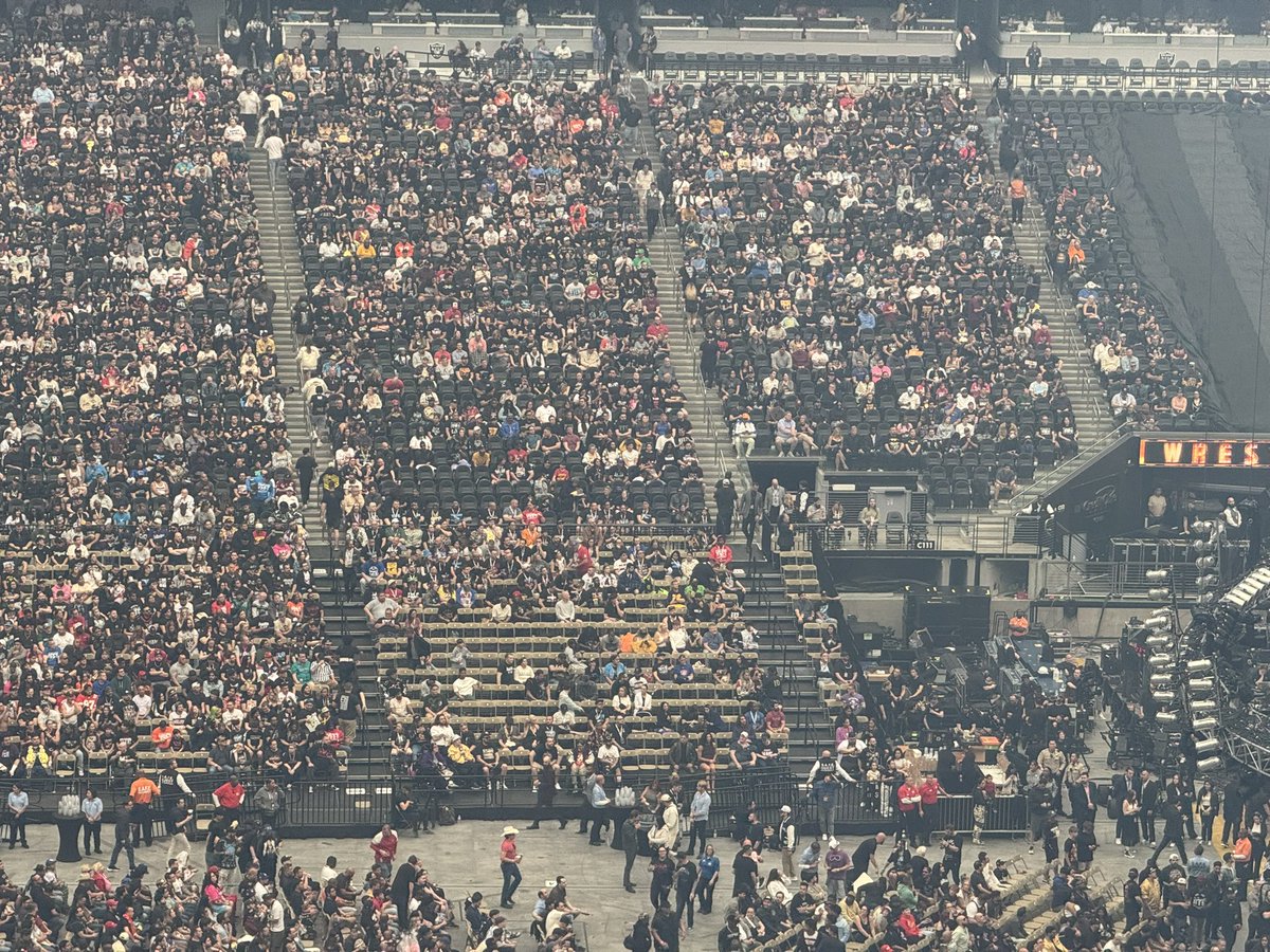 Mikejandro's tweet photo. @WrestleTix One weirdly empty section here. If you’re facing away from the stage it’s north east of the ring. Was totally empty until 15 mins before showtime https://t.co/VRSlvZVEOA