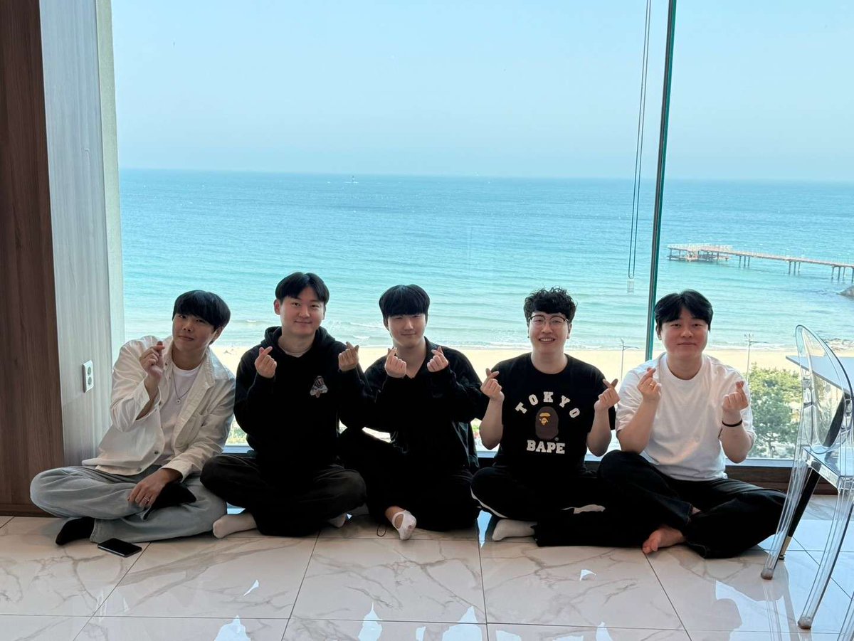 bbang0sil's tweet photo. 마노 바보 https://t.co/3FXJ0nVscp