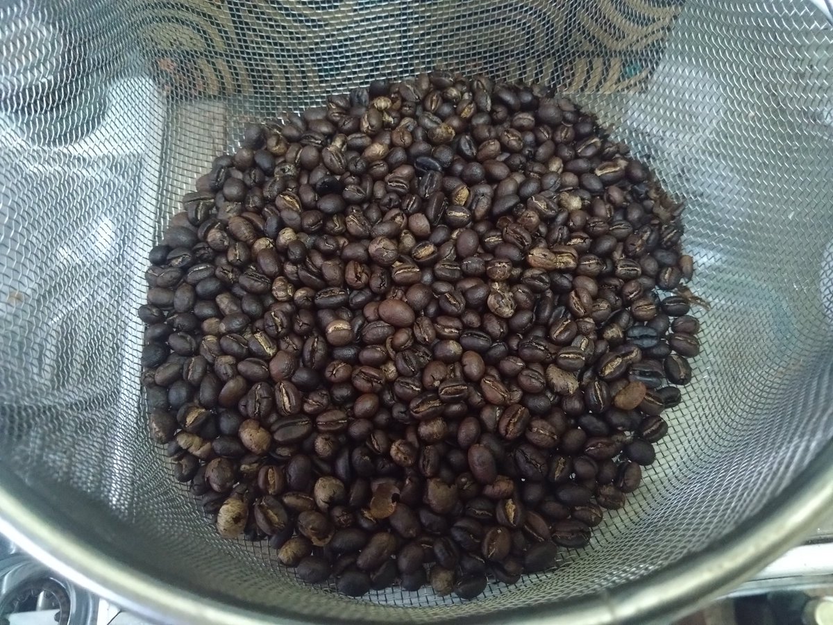 pontaforest's tweet photo. タンザニア🇹🇿グレイトリフトバレーを焙煎☕
浅〜中だとしっかりと酸味。
中〜深でもスッキリなアフリカのお豆でした😊😊
ポーン太では1,200円で薪焙煎体験出来ます！！ https://t.co/tFxymUKiL4