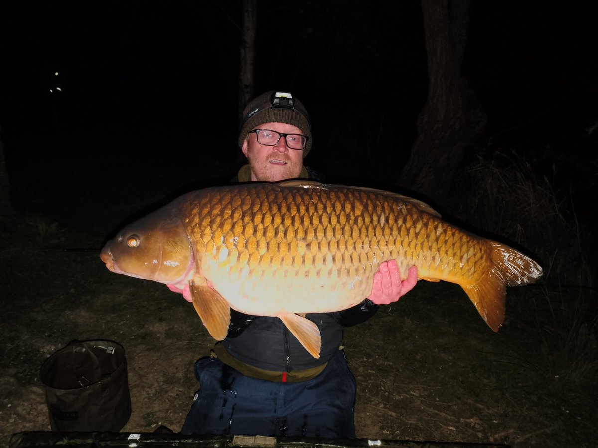 SiFishes's tweet photo. Midnight fish... Glad I moved swims! 

Si Fishes 

Elphicks Fishery 

#bigcarpfishing #carpuk #carpfishinguk https://t.co/eweuTKoCqU