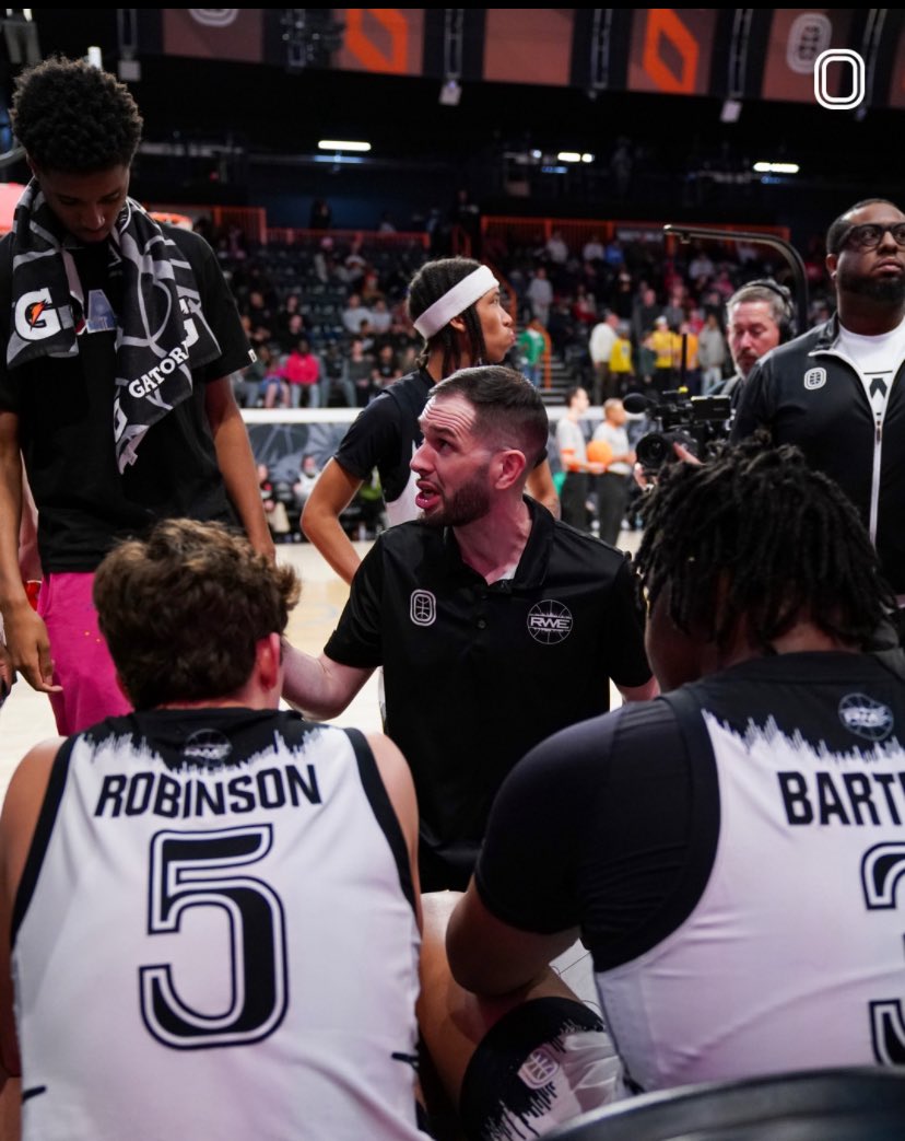 Chris Foss tweet media