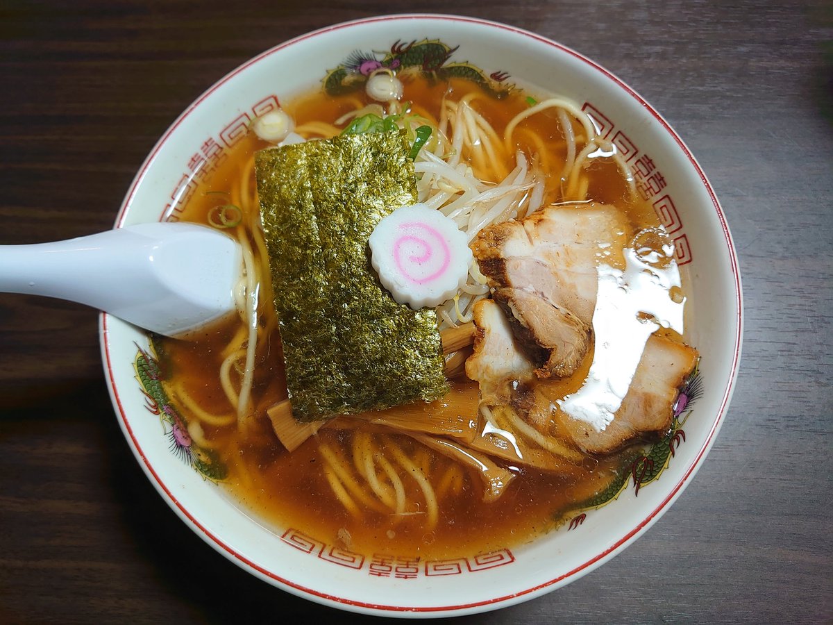 《中華そば 亀屋食堂》
中華そば(並)
並でも麺の量が多い