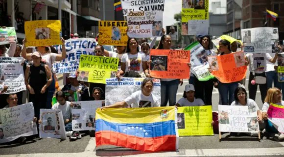 La Corte Suprema de Justicia de (CSJ) de Estados Unidos ordenó a la administración del presidente Donald Trump la suspensión temporal de las deportaciones de migrantes venezolanos.