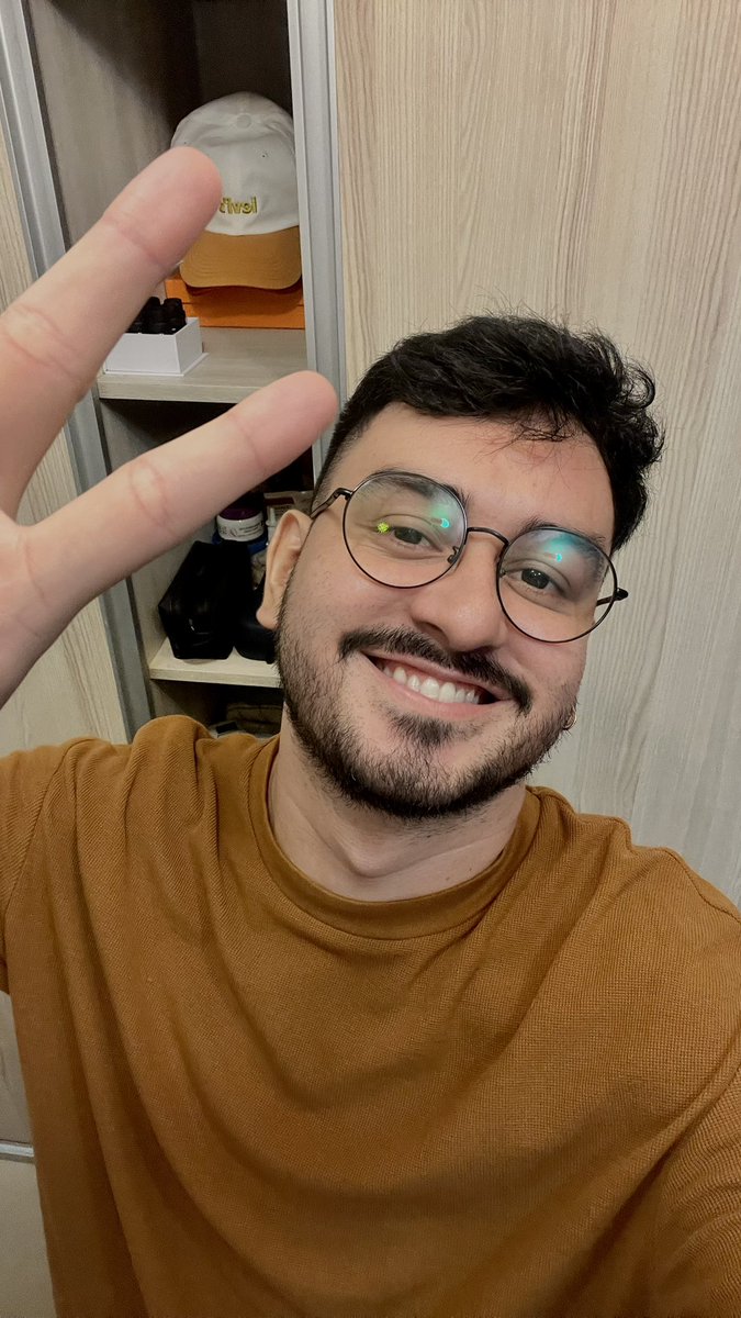 Indo fazer meu papel de jovem (com a coluna de um idoso) num sábado a noite.