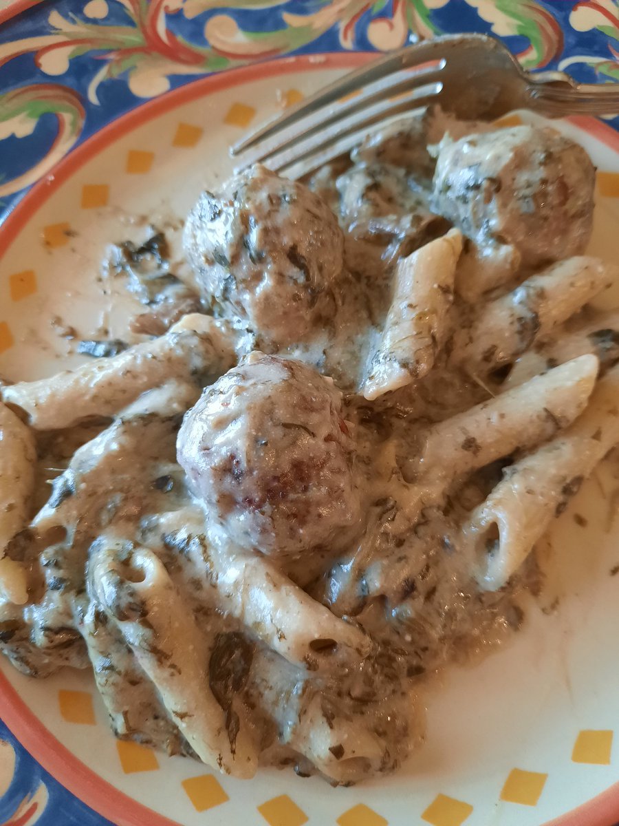 Rubybeets's tweet photo. Italian meatballs in a mushroom cream with ricotta and spinich. Too good #SaturdaySupper https://t.co/Hq2e4fE5A3