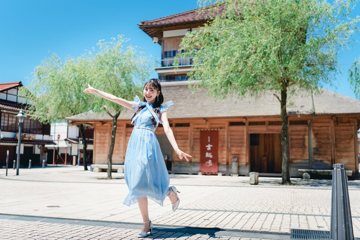 KAGAONSENKYO's tweet photo. 古総湯前では、ただいまグループ撮影会を実施中！
撮影を終えられた方は、ぜひこの歴史ある場所を背景に、
ご自身のカメラでも一枚撮ってみてはいかがでしょう？
きっと旅の思い出に残る一枚になるはずです。
 #ヨリドリ加賀じゃん https://t.co/GG3U3PqJvu