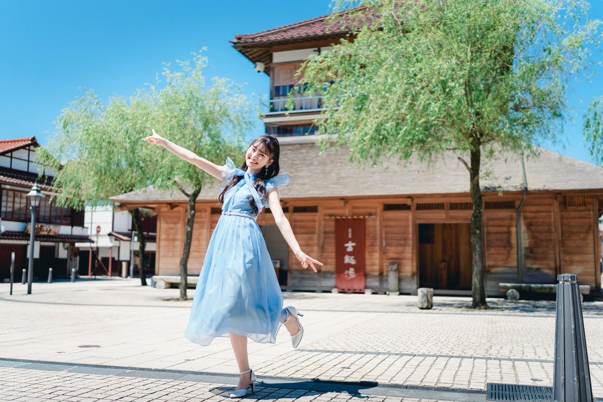 KAGAONSENKYO's tweet photo. 古総湯前では、ただいまグループ撮影会を実施中！
撮影を終えられた方は、ぜひこの歴史ある場所を背景に、
ご自身のカメラでも一枚撮ってみてはいかがでしょう？
きっと旅の思い出に残る一枚になるはずです。
 #ヨリドリ加賀じゃん https://t.co/GG3U3PqJvu