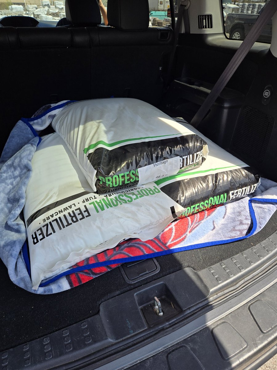 wnchem's tweet photo. Picked up 150 lbs of urea from a local supplier....much cheaper to buy fertilizer grade urea and no shipping charges. #BehindTheScenes #StretchThatBudget https://t.co/ACPO8YBom3