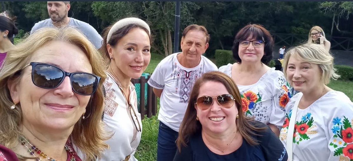 FabianaTronenko's tweet photo. Agora a tarde, tivemos a Benção das Cestas de Páscoa no Memorial Ucraniano. Momento de oração pela Ucrânia e Benção das Cestas que farão parte da mesa de café da manhã da
“Nashe Lhude!🇺🇦” 
(Nossa gente!)
Христос Воскрес! 
Воістину Воскрес! https://t.co/HuPonEG29n