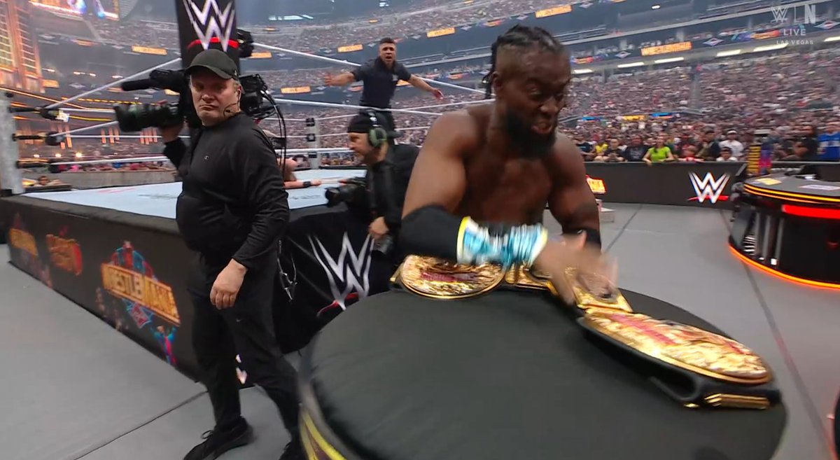 Wrestlelamia.com tweet media