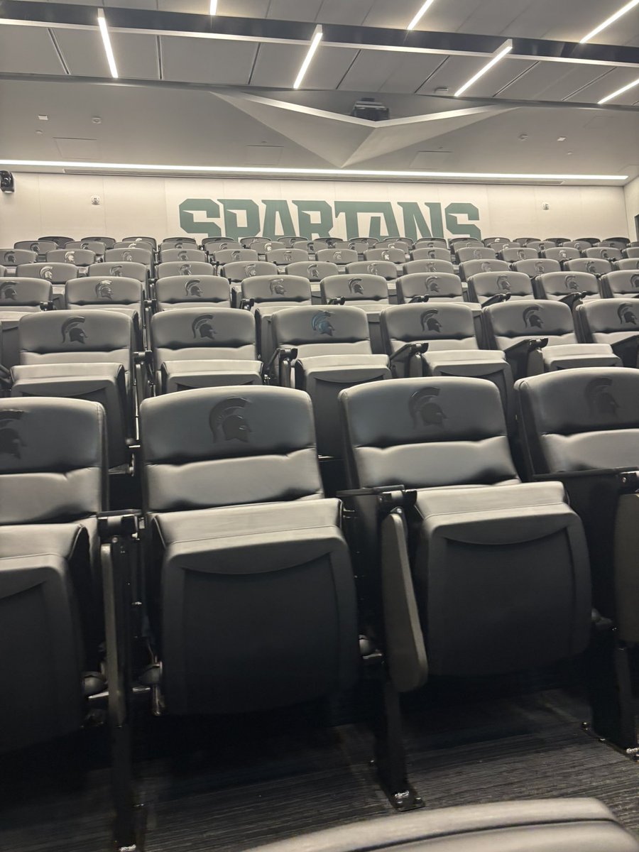 Javien Johnson (@javien_j19) on Twitter photo Had a great day at Michigan State seeing the team practice and the amazing facilities!
<a href="/CoachHawk_5/">Courtney Hawkins</a> Had a great day at Michigan State seeing the team practice and the amazing facilities!
<a href="/CoachHawk_5/">Courtney Hawkins</a>