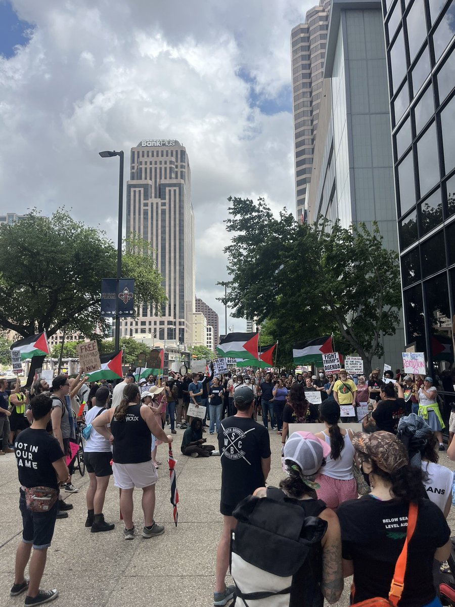 rjamesfinn's tweet image. Large anti-ICE protest outside @ICE New Orleans field office