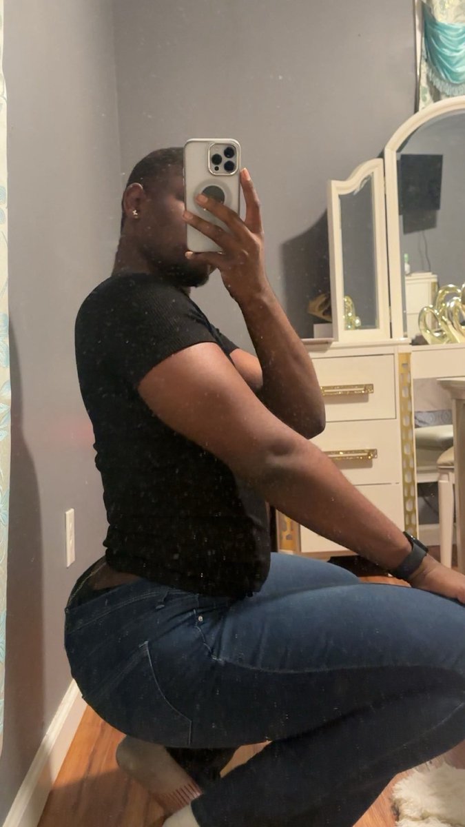 bubble_butz's tweet photo. Ass sitting in these jeans!! https://t.co/sNCHFZAvxw