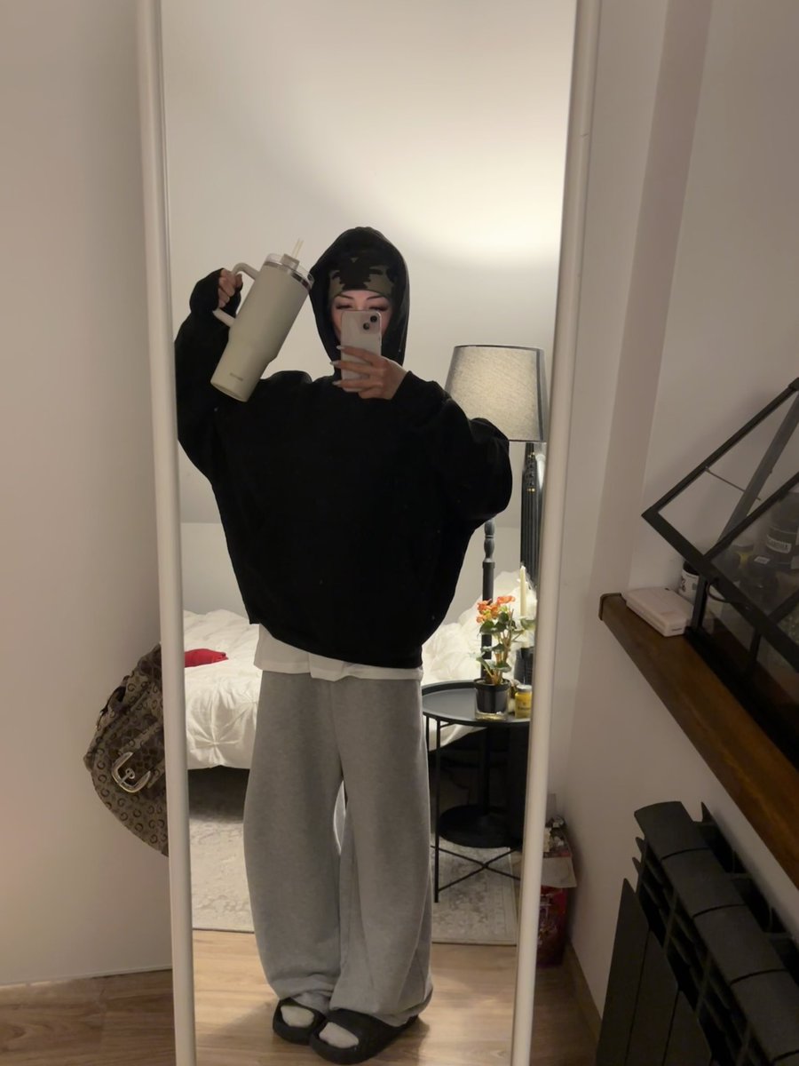 haziechic's tweet photo. “why don't people notice my weight loss????😡😡🤬🤬😡😡” https://t.co/BVVXDesS28