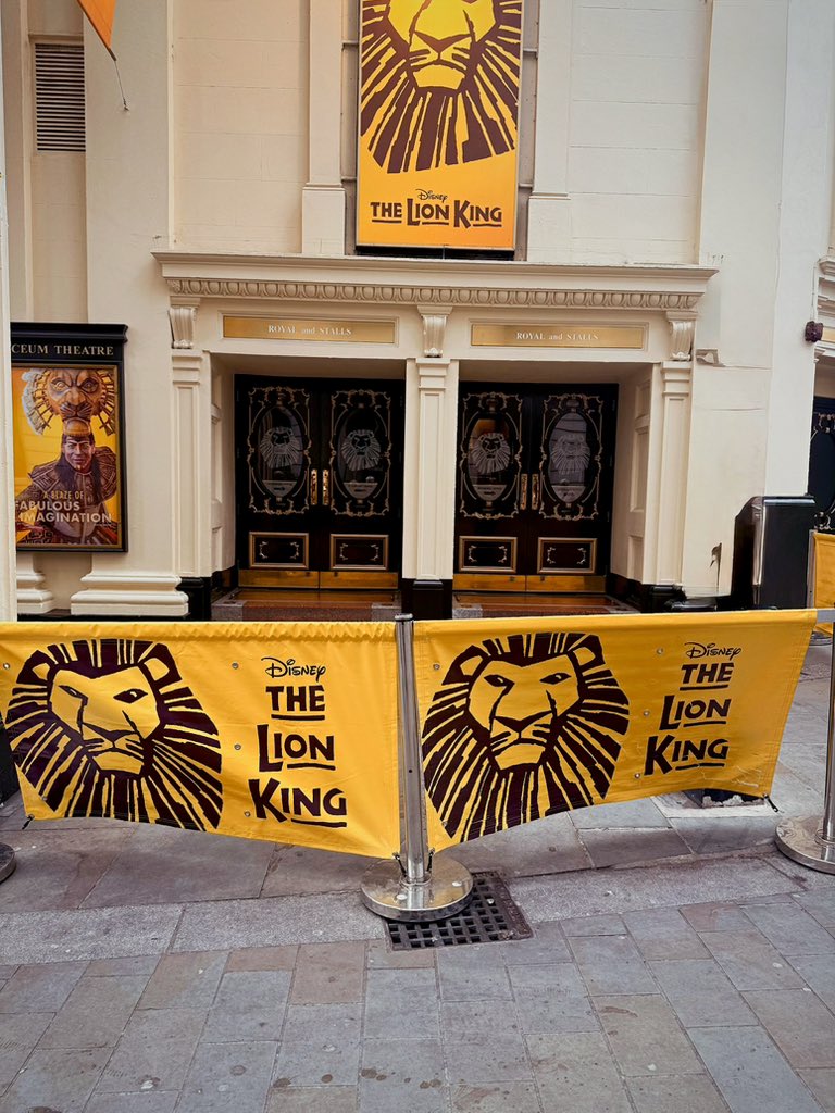 kelly_xm_'s tweet photo. Lovely time at the Theatre seeing Lion King for mum’s upcoming 60th Birthday. An amazing show! 🦁 👑 

#family #lionking #lionkingmusical #lyceumtheatre #musicaltheatre #musicals #disney #theatre #birthday #london #photooftheday #picooftheday https://t.co/2nPaiibcVW