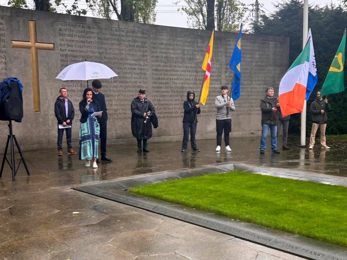 Leascheannaire Aontú <a href="/nic_iosa/">Gemma Brolly</a> speaking at our National Easter Rising Commemoration in Arbour Hill this afternoon. 🇮🇪