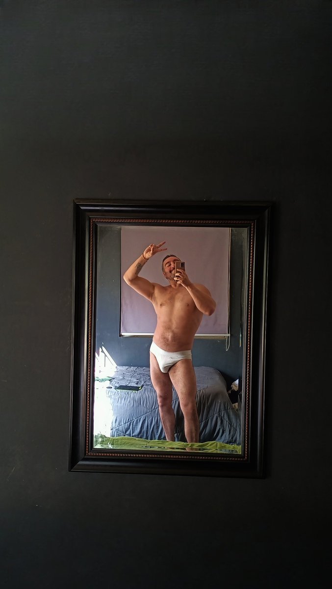 elcharlyb tweet media