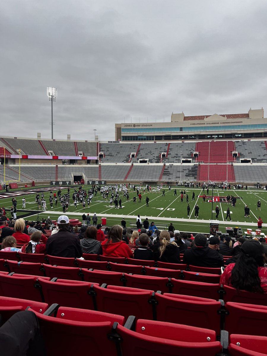 TTUmakemesad's tweet photo. Oline still needs all the help they can get. Getting absolutely smacked by Lee Hunter and David Bailey https://t.co/oOgzr97dDH