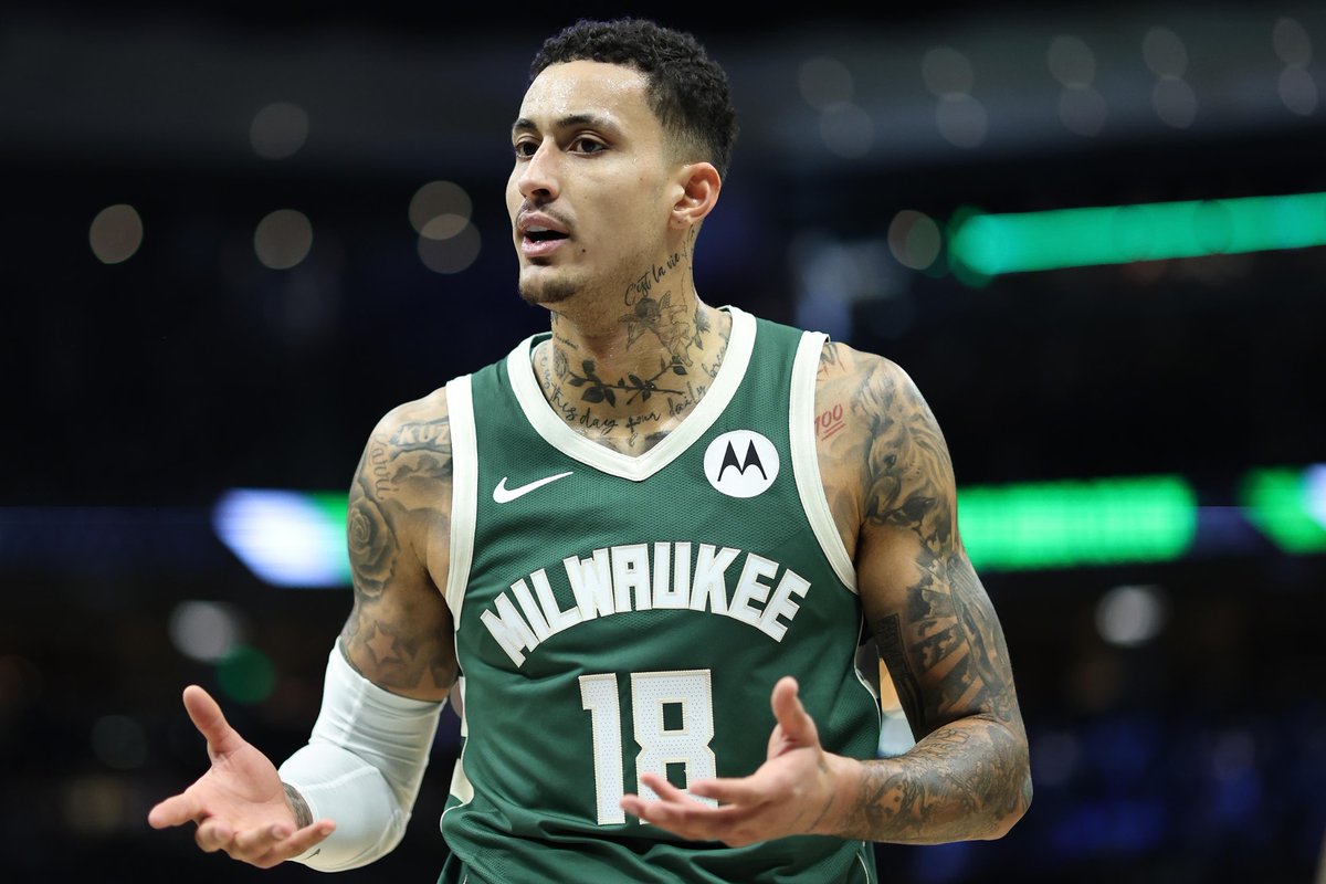 FrontOfficeHub's tweet photo. Kyle Kuzma in Game 1:

0 PTS
0 AST
0 REB
0 STL
0 BLK
0/5 FG
22 minutes played.

The Bucks gave up Middleton for him by the way. https://t.co/tbxCJJa2Ei