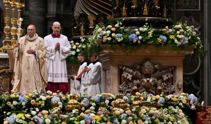 AgenziaFides's tweet photo. Veglia Pasquale, #PapaFrancesco: "Il Cristo risorto è la svolta definitiva della storia umana. Lui è il futuro della storia. E questa speranza della #Pasqua, questa 'svolta nelle tenebre', dobbiamo annunciarla a tutti" 👇
https://t.co/HkZFblSMqL https://t.co/QTSBrOyIdh