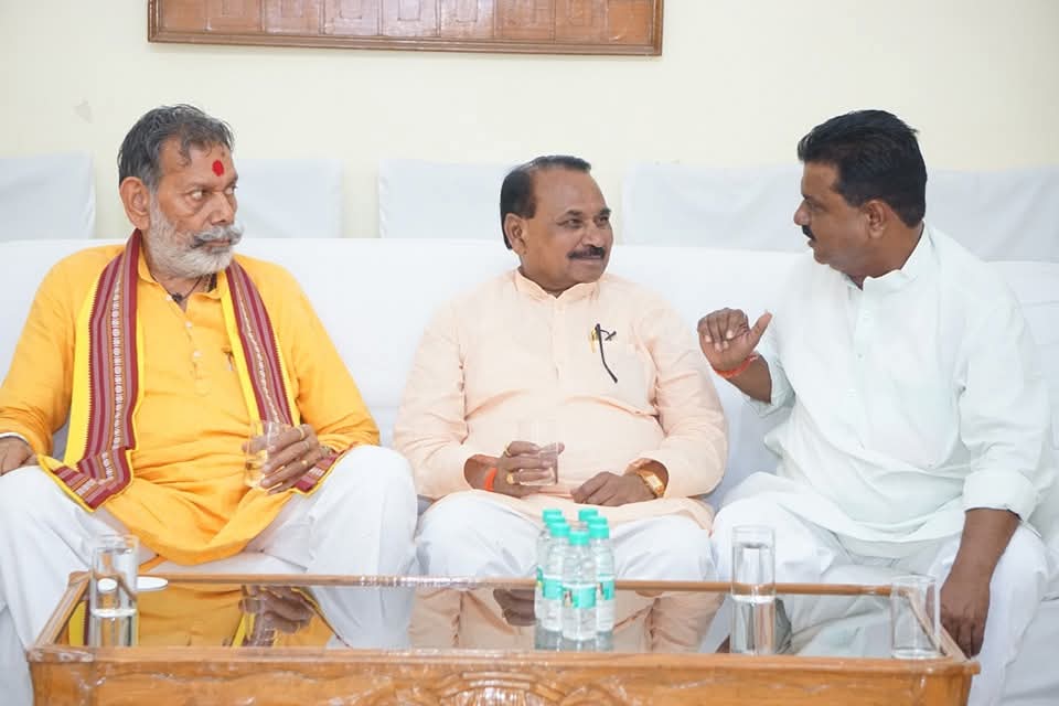 hcrawattbt's tweet photo. भारत रत्न डॉ भीमराव अम्बेडकर सम्मान अभियान के अंतर्गत आज राजकीय इण्टर काॅलेज ललितपुर में संविधान निर्माता बाबा साहब के विचारों पर एक विशाल गोष्ठी का आयोजन किय कार्यक्रम के मुख्य अतिथि/वक्ता के रूप में  पूर्व केन्द्रीय मंत्री भारत सरकार श्री भानू प्रताप वर्मा जी मौजूद रहे https://t.co/jnX86yO5zh
