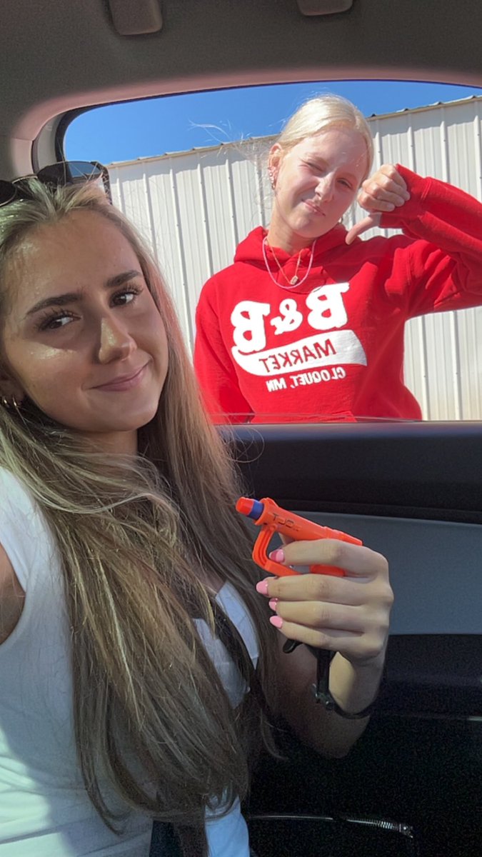 BYFTB6's tweet photo. @CecNerf Rylee kills Liv Gittings from nerf or nuttin https://t.co/FihC2KqtI7
