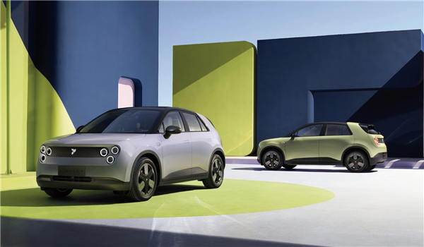 East_Pulse's tweet photo. NIO's new Firefly EV launches at $16.5K, featuring unique battery swap, 420km range, and smart tech. Early buyers get perks like free NOP assist and charging credits.

#NIO @NIOGlobal https://t.co/3aSKfZ45iu