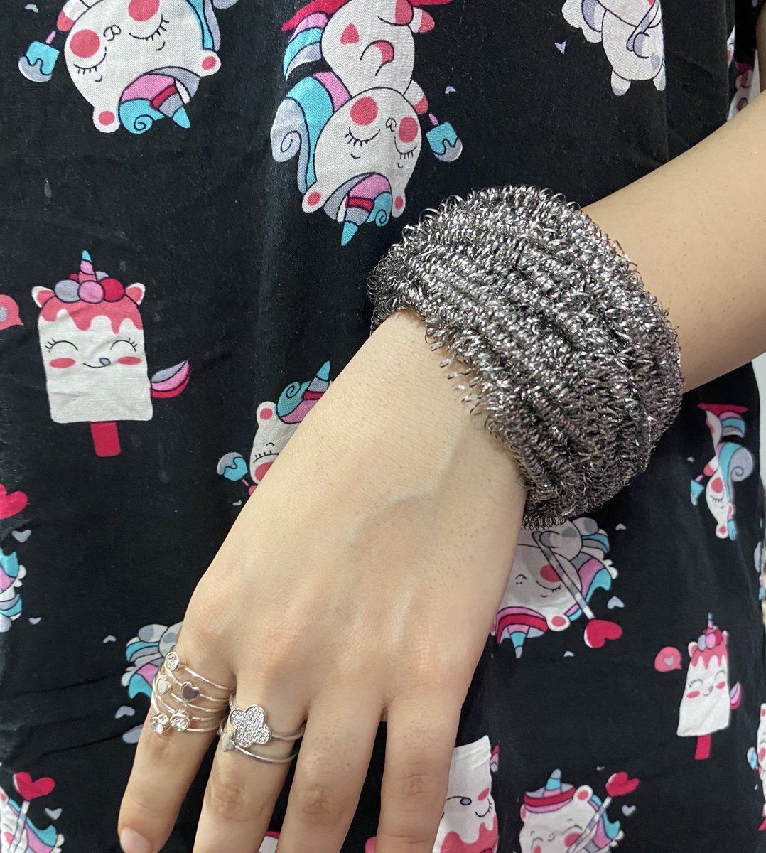 دوستم خیلی جدی رفته بازار این دستبندو گرفته 👀