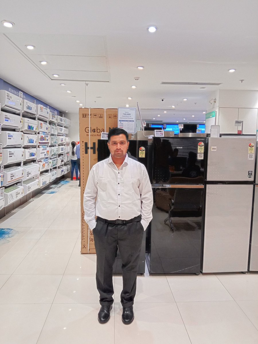 lahu_shrikant's tweet image. #NewPhotoshoot✝️📸
#NewCloth✝️
#NewUniform✝️
#WorkMemory✝️
Hi 👋
I put dumbbell set old rental room because of this reason can't do excercise new rental room since 90 days.
Tummy is came. 
My plan coming day bought new dumbbell set for excercise purpose. 
⛪🛕🕍🕋⛩️🕌🎭🌍💡🕯️🥇✨