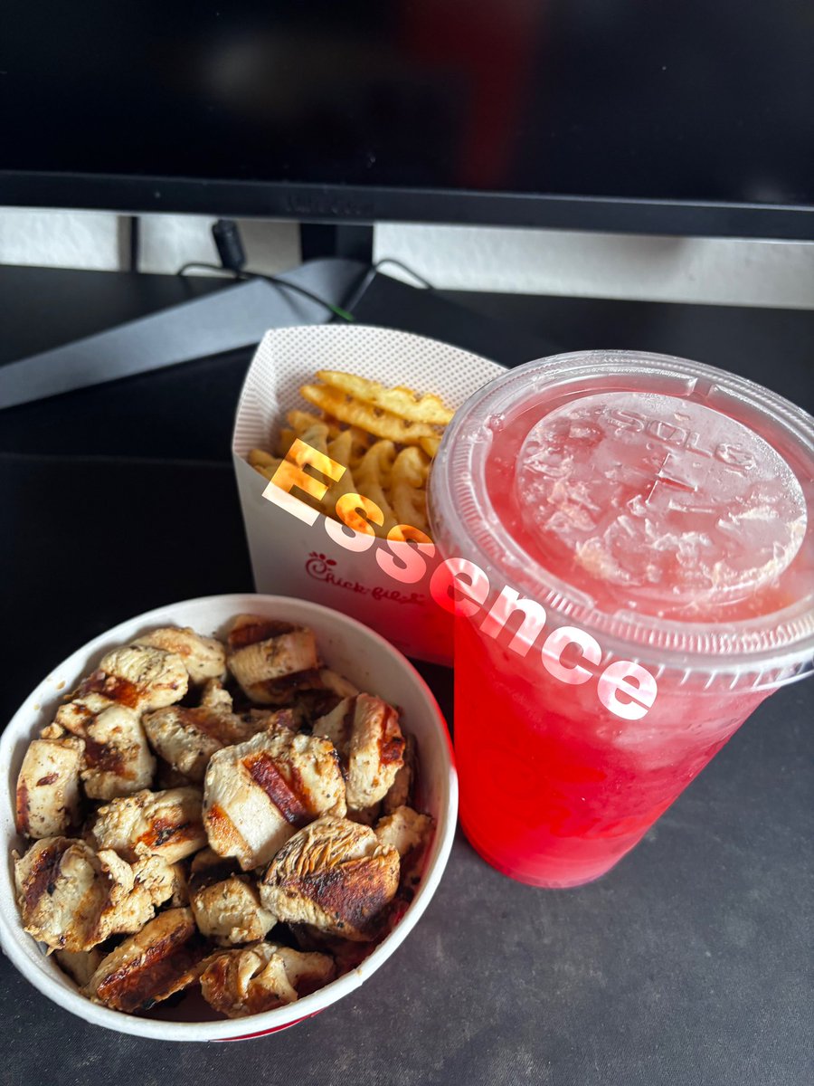 Essence tweet media
