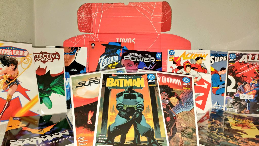 Antonio Sánchez-Migallón Jiménez (@mrkaytos) on Twitter photo Solo me faltan estos 2 tomos para terminar de leer todo el lote DC de <a href="/PaniniComicsEsp/">Panini Cómics España</a> que compré en <a href="/TomosyGrapas/">Tomos y Grapas Cómics</a>
El mes que viene repetiré, ya estoy enganchado a todas las series. ¡Me han flipado lo más grande y hablaré de ellas próximamente porque esto hay que compartirlo! Solo me faltan estos 2 tomos para terminar de leer todo el lote DC de <a href="/PaniniComicsEsp/">Panini Cómics España</a> que compré en <a href="/TomosyGrapas/">Tomos y Grapas Cómics</a>
El mes que viene repetiré, ya estoy enganchado a todas las series. ¡Me han flipado lo más grande y hablaré de ellas próximamente porque esto hay que compartirlo!