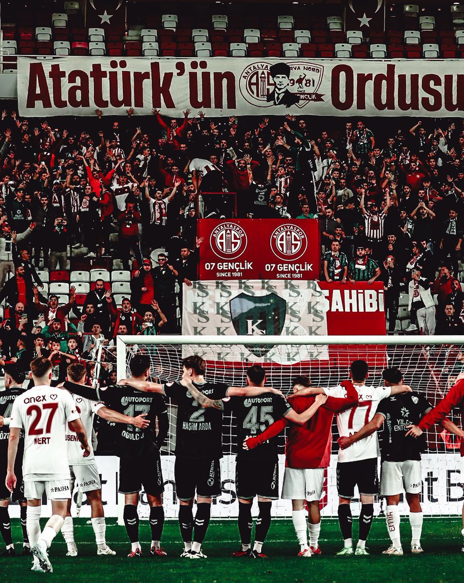 Bizim için Kocaelispor’umuzun nerde olduğunun hiç bir önemi yoktu! O şanlı bayrağı her stadyumda dalgalandırdık gittiğimiz her deplasmanda körfezim diye haykırdık. Şimdi en çok biz özledik en çok biz sevineceğiz. 

ALAYINIZA HODRİMEYDANTALYA ULAN!