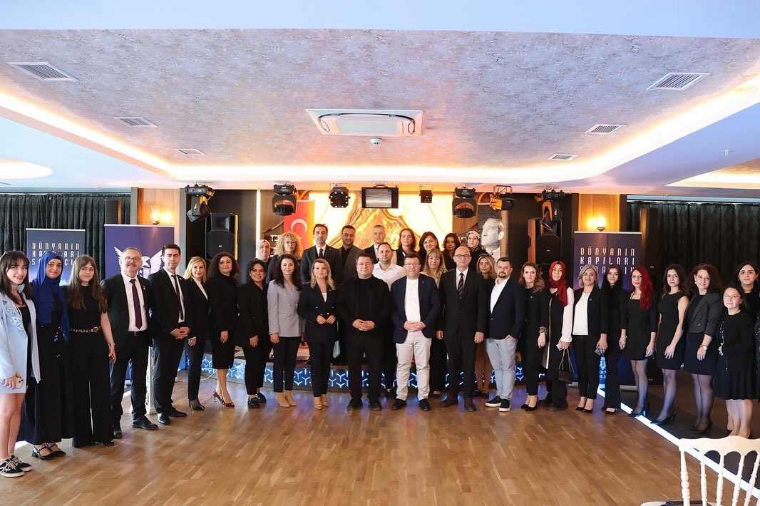 Yeni Kampüsümüzde Yeni Bir Dönem Başlıyor. 

Girne Koleji Bursa Kampüsümüz, eğitim vizyonumuzu yansıtan, çağdaş mimarisi ve güçlü altyapısıyla geleceğe ilham veren yeni yerleşkesinde yoluna devam ediyor.

Yeni kampüsümüz tüm ailemize hayırlı olsun.