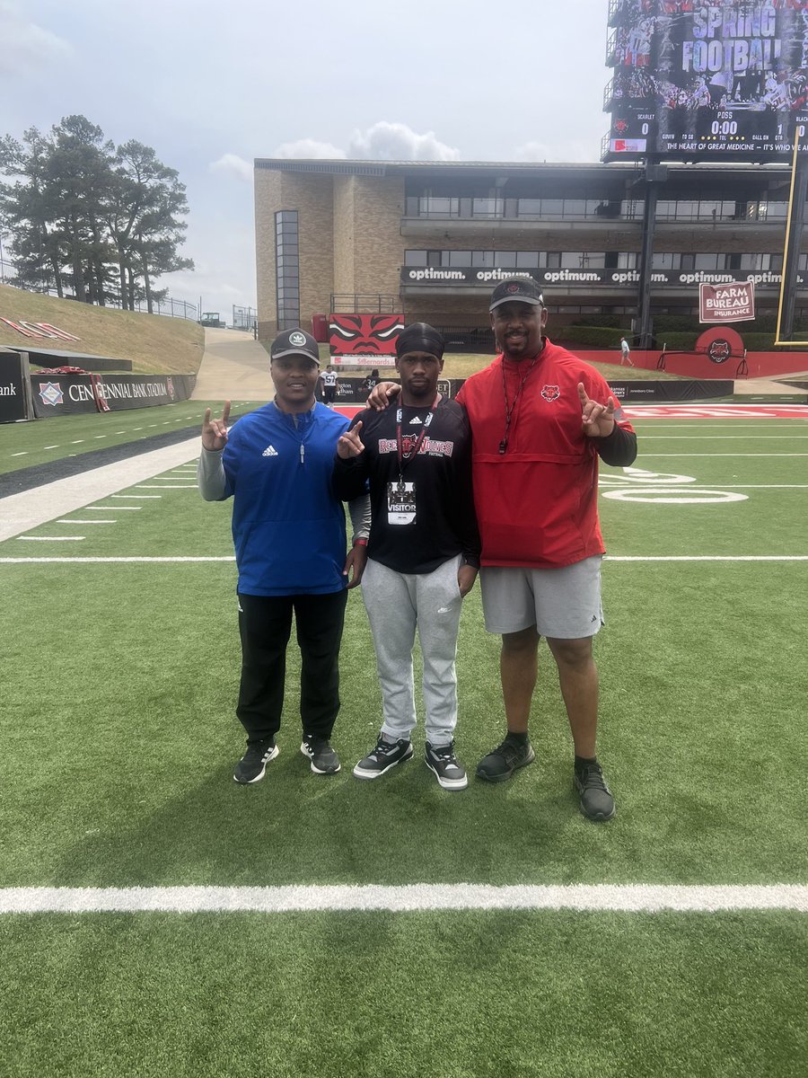 Had a great day at Arkansas state university thanks to <a href="/CoachOAllen/">Coach O</a> <a href="/CoachLovings/">Marquase Lovings</a> I will be back! #wolvesup🐺