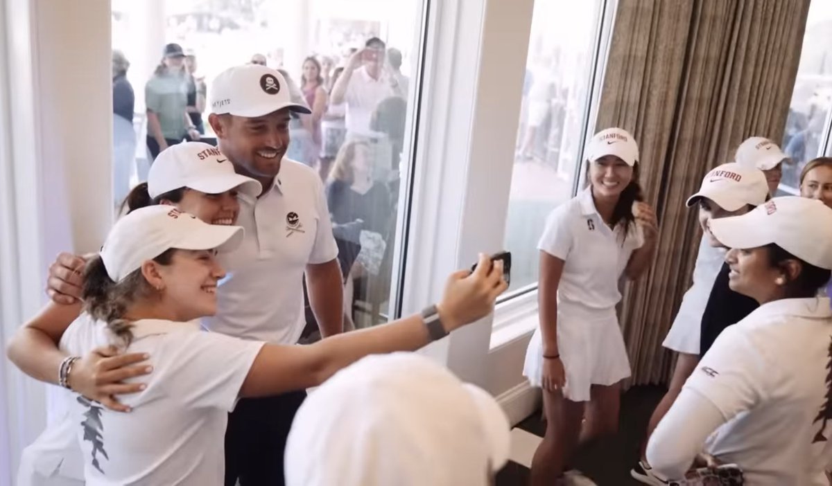 ProGolfCritic's tweet image. Just a quick reminder that the DAY after losing #TheMasters, Bryson didn’t wallow in the disappointment. He went to Pinehurst to have a plaque dedicated to him, met with the @StanfordWGolf team and asked them how they all played @anwagolf. People’s champ! 🙌🏽