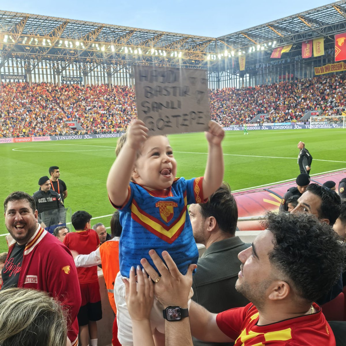 VendettaTerro's tweet photo. Bey bi şark dütdüdütdürü. https://t.co/ikom4BgK97
