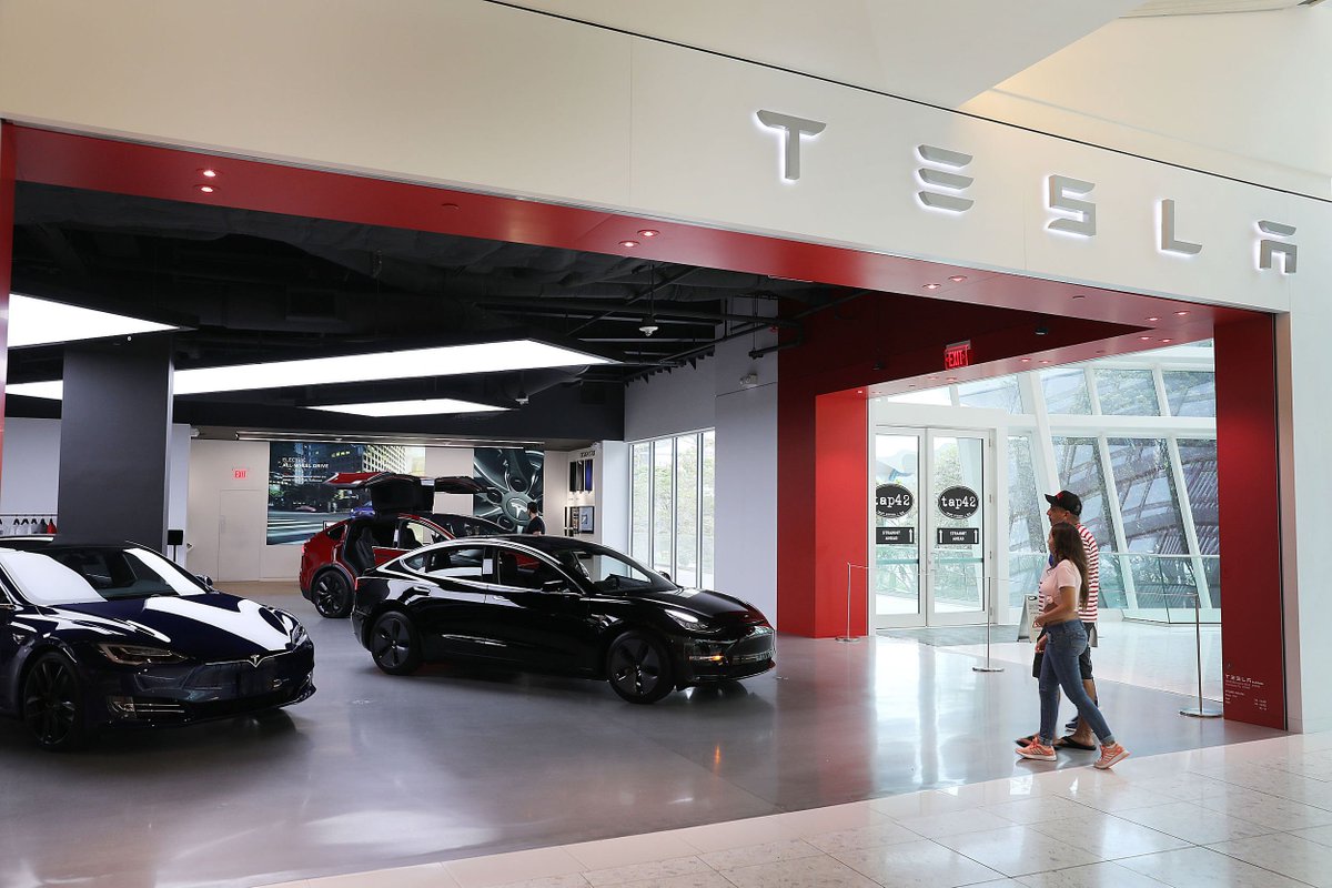 East_Pulse's tweet photo. #Tesla struggles in China: Sales staff work 7-day weeks (13hr/day) amid 21.8% Q1 sales drop. "No more easy orders - now we beg for every sale," says departing employee as BYD grows 18.8%. https://t.co/DpTMpOzhL3