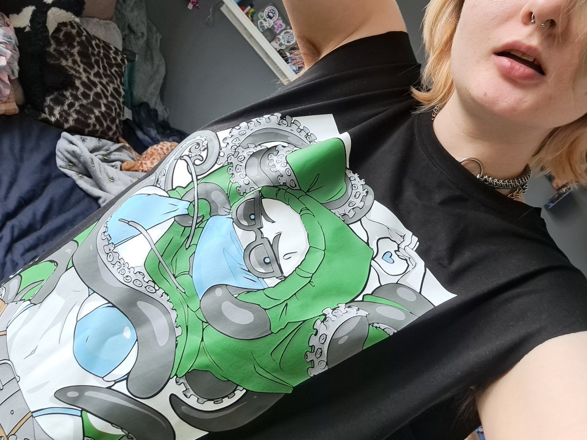enbyrainbow's tweet photo. fag behaviour is cutting sleeves off ur new shirt #kwiteloot https://t.co/IALWc9Blxt