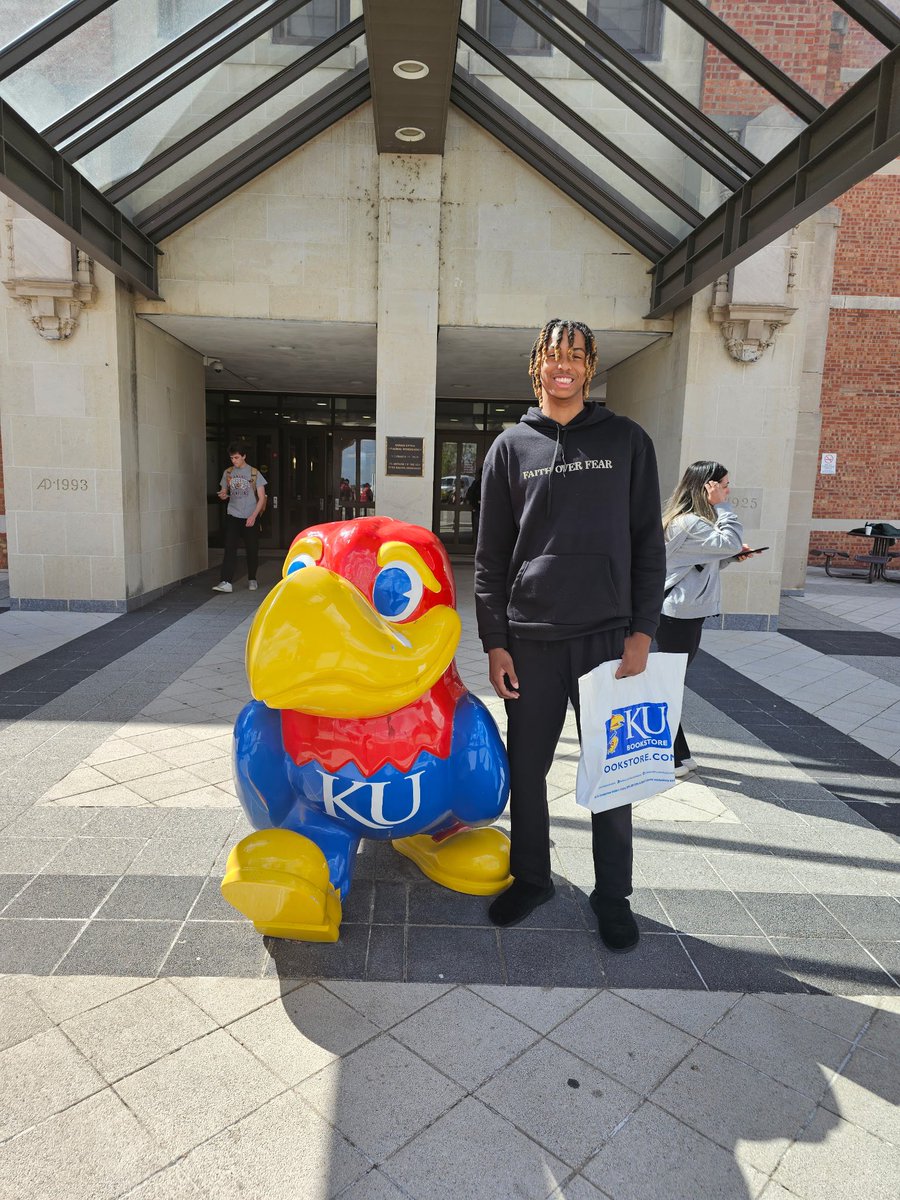 KingCam0624's tweet photo. Kansas University visit was 🔥! Rock chalk Jayhawk! @KUHoops @KansasUniv #collegetours https://t.co/f7otYybmwI