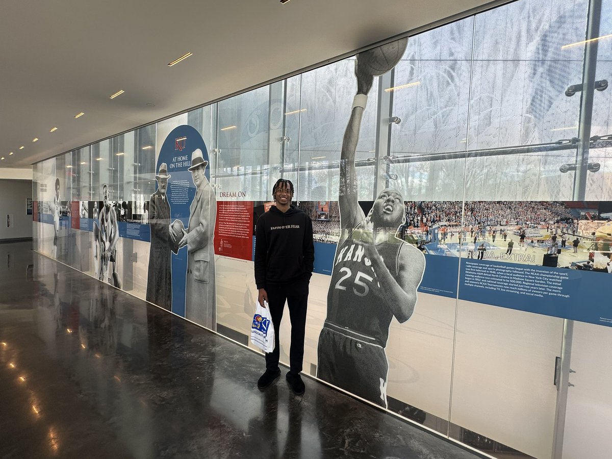 KingCam0624's tweet photo. Kansas University visit was 🔥! Rock chalk Jayhawk! @KUHoops @KansasUniv #collegetours https://t.co/f7otYybmwI