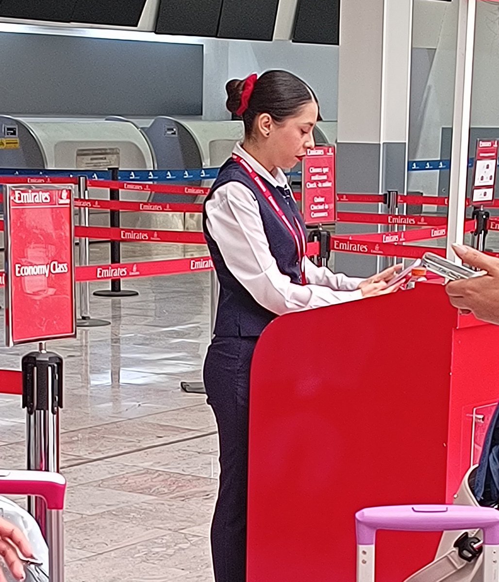 VikingaCuerna's tweet photo. @EmiratesSupport The lady threatened me that she will call security when I was just complaining about the seats and that I didn't have a solution of my problem since yesterday morning. 
Here is my booking: B3AH52 https://t.co/TlcOwE7lN5