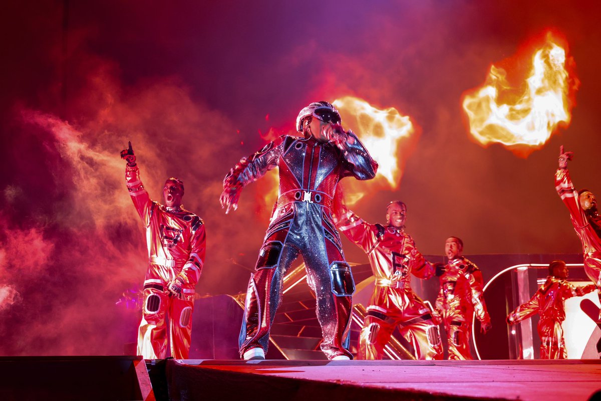 Thank you <a href="/coachella/">Coachella</a> I had a blast wit yall🔥And Last night was🔥
Now my Spaceship #757 must take off &amp; I must go back to OUTOFTHISWORLD I’ll see you in the FUTURE🛸🚀👽🔥🤗