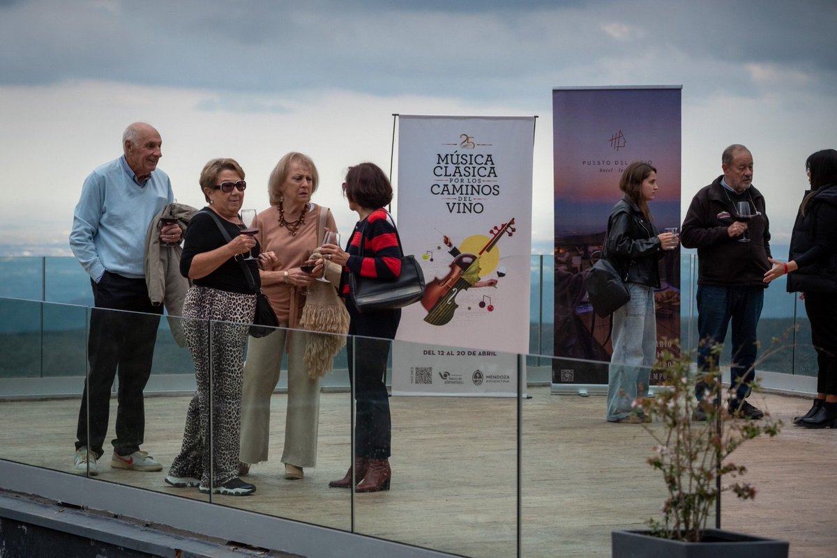 En Semana Santa, Mendoza fue uno de los destinos más elegidos del país

Con una intensa agenda cultural, enogastronómica y de turismo religioso, nuestra provincia atrajo a miles de visitantes y tuvo gran movimiento de turismo interno.

mendoza.gov.ar/prensa/en-sema…